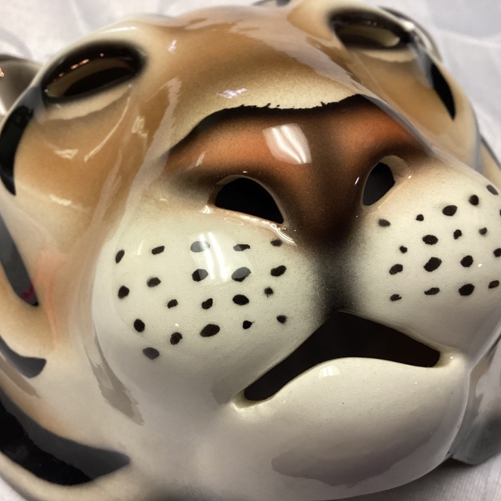 TIGER. Vintage African PORCELAIN .HOME DECOR Decor Handmade ARTIST SIGNED - Picture 2 of 8